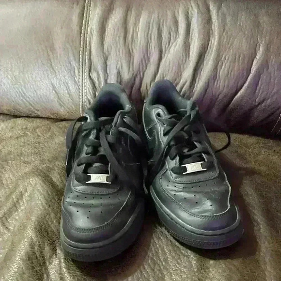 Air Force ones size 6Y‎ - Picture 2 of 6